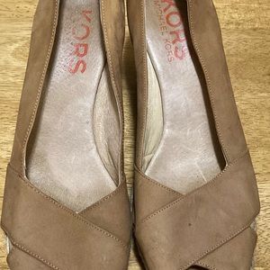 Beautiful Michael Kors platform shoes super comfortable size 10